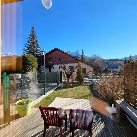 Maison + Jardin Vue Sur Les Montagnes Hébergement de vacances Barcelonnette